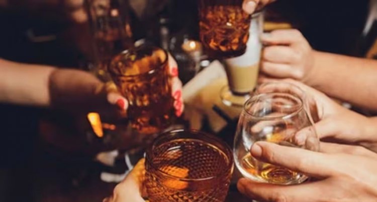 CG – रिसाॅर्ट्स में चल रही थी शराब पार्टी, तभी पहुंची पुलिस, फिर जो हुआ….नजारा देख उड़ गए होश…..