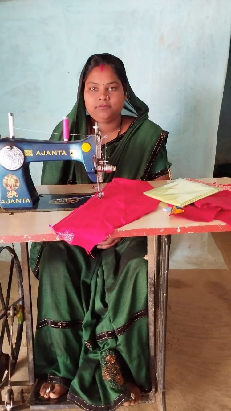 महतारी वंदन से आर्थिक रूप से सशक्त हुई महिलाएं: सहायता राशि से सिलाई मशीन खरीद भगवती रात्रे बनी आत्मनिर्भर…