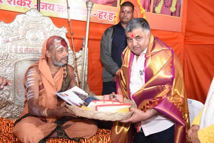 राजिम कुंभ कल्प 2026: पर्यटन एवं संस्कृति मंत्री  राजेश अग्रवाल ने त्रिवेणी संगम पर संतों से की भेंट, बिहान दीदियों द्वारा बनाए गए छत्तीसगढ़ी व्यंजनों का चखा स्वाद