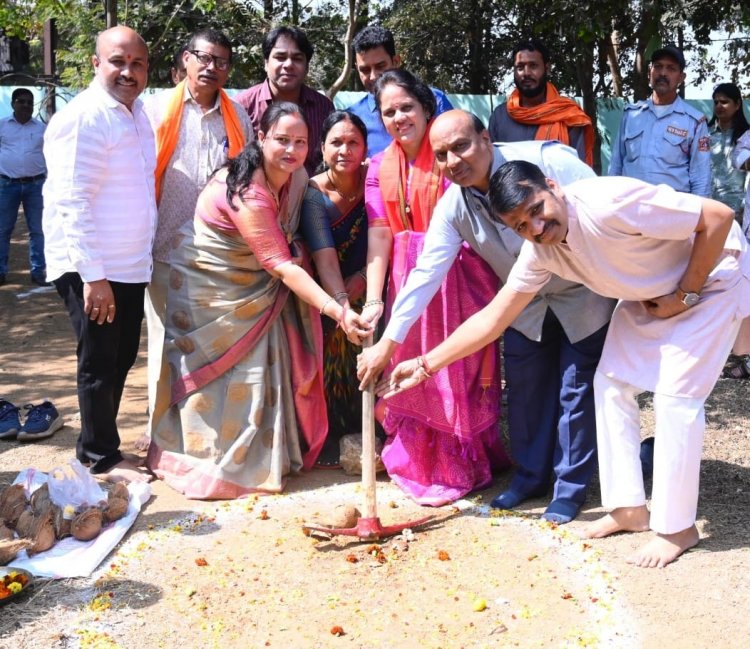 बंजारी माता मन्दिर के समीप रविवि परिसर में लगभग 17 लाख के 6 सीटर नवीन आकांक्षीय शौचालय का शीघ्र निर्माण