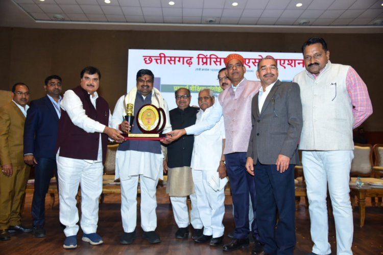 शासकीय विद्यालय संस्कार एवं सामाजिक सद्भावना के केंद्र हैं – गजेंद्र यादव -  Breaking News in Hindi | Latest News in Hindi