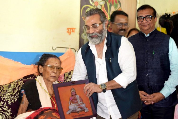 आंजनेय विश्वविद्यालय परिवार द्वारा पद्म विभूषण डॉ. तीजन बाई का सम्मान