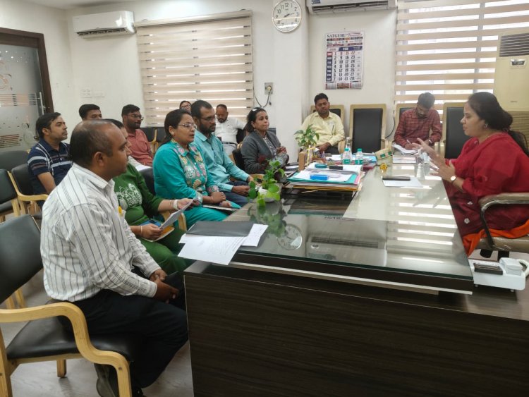  गर्मी के मौसम में प्रधानमंत्री आवास योजना परिसरो के रहवासियों को सुगम पेयजल आपूर्ति और समुचित सफाई प्रबंधन देने पर अधिकारीगण फोकस करें