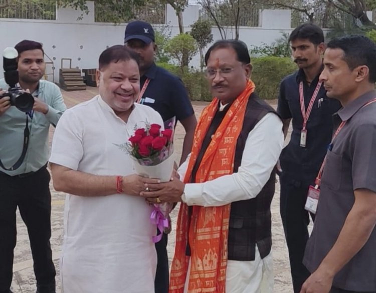  मुख्यमंत्री  विष्णु देव साय जी के जन्मदिन पर आज  विधायक  सुनील सोनी  ने उनसे मुलाकात कर हार्दिक बधाई और शुभकामनाएं दीं।