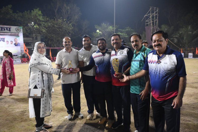 रायपुर नगर निगम मेयर कप क्रिकेट स्पर्धा:-नगर निगम जोन 4  ने जोन 2 की टीम को 7 विकेट से हराकर किया सेमीफाइनल में प्रवेश