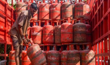LPG Price Hike: इजरायल-ईरान जंग के बीच भारत में महंगी हुई रसोई गैस... इतने रुपए बढ़ गए दाम, जानें नई कीमत..!!
