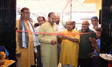 पुरंदर मिश्रा की उपस्थिति में शिक्षा को मिला नया आंगन — चुनाभट्टी विद्यालय के जीर्णोद्धार का शुभारंभ 