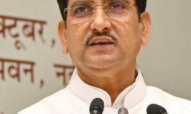 विद्यार्थियों के भविष्य से खिलवाड़ बर्दाश्त नहीं — केन्द्रीय राज्यमंत्री तोखन साहू का सख्त रुख