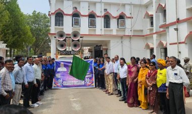 बस्तर हेरीटेज मैराथन प्रचार-प्रसार वाहन को हरी झंडी दिखाकर एसपी ने किया रवाना
