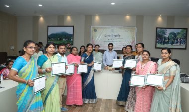 आजीविका और जल संरक्षण के क्षेत्र में उत्कृष्ट कार्य करने वाले समूह की महिलाओं ने साझा किए अनुभव* *संकेतकों पर बेहतर प्रदर्शन करने वाले हुए सम्मानित*