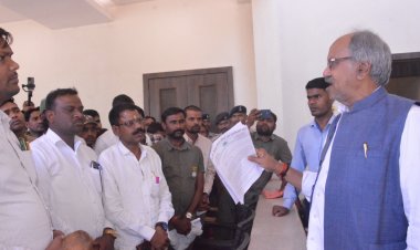 जंगल सफारी में बस संचालन निजी हाथों में देने के प्रस्ताव का विरोध, दैनिक वेतनभोगी कर्मचारियों ने सांसद बृजमोहन को सौंपा ज्ञापन