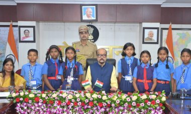 राज्यपाल श्री डेका से धमतरी के सुदूर वनांचल क्षेत्र के प्रतिभाशाली बच्चों ने की आत्मीय मुलाकात