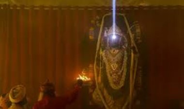 रामलला के माथे पर सूर्य की किरण पड़ते ही लोगों के मुंह से निकला जय श्रीराम