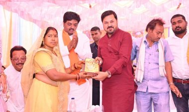 आज धरसीवाँ विधानसभा के ग्राम मुरा ,बंगोली में भक्त माता कर्मा की जयंती का पर्व बड़े ही हर्षोल्लास और श्रद्धा के साथ मनाया गया।