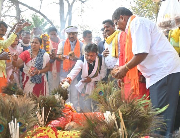 बारह भुजा देव मड़ई में उमड़ा आस्था का जनसैलाब, सांसद महेश कश्यप एवं विधायक चैतराम अटामी हुए शामिल