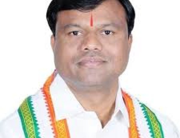 भाजपा सरकार से ना रुपया संभल रहा है ना देश की अर्थव्यवस्था - दीपक बैज