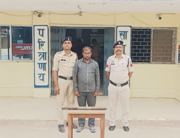 कलयुगी बेटे ने पिता की लोहे के पाइप से की निर्मम हत्या, आरोपी गिरफ्तार… गांव में दहशत