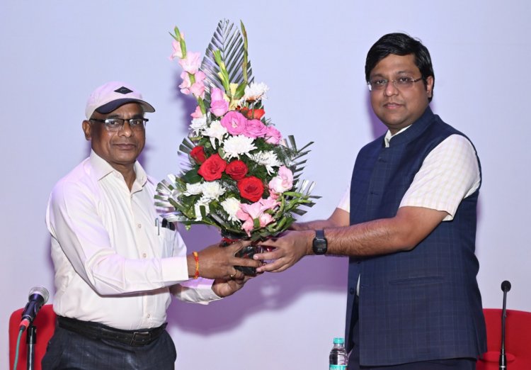 जनसंपर्क विभाग के अपर संचालक जे.एल. दरियो को सेवानिवृत्ति पर दी गई गरिमामय विदाई….