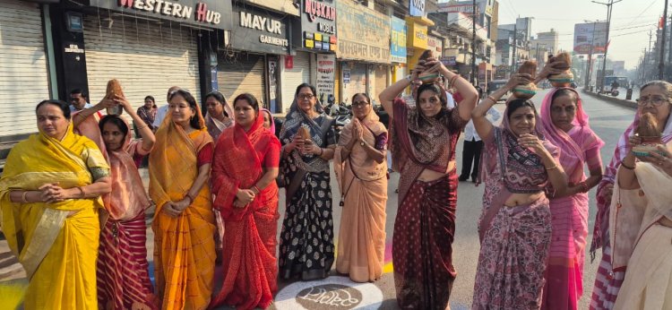 धमतरी में जैन मुनियों का हुआ मंगल प्रवेश,भाजपा प्रदेश उपाध्यक्ष रंजना साहू ने शामिल होकर लिया आशीर्वाद