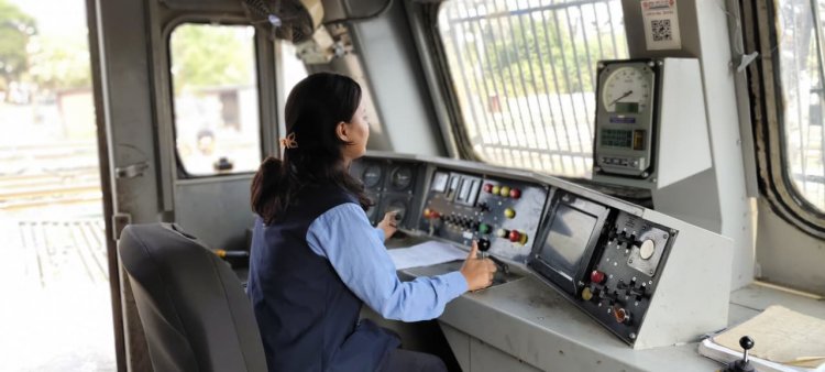 अंतर्राष्ट्रीय महिला दिवस : दक्षिण पूर्व मध्य रेलवे में महिलाएँ निभा रहीं महत्वपूर्ण जिम्मेदारियाँ