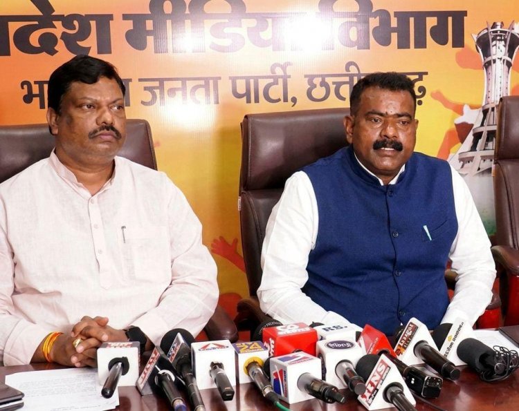 भाजपा अजजा मोर्चा 11 मार्च तक देशभऱ में ममता बैनर्जी का पुतला दहन करेगा : विकास मरकाम मुख्यमंत्री ममता बैनर्जी पर जमकर हमला बोला और राष्ट्रपति के कार्यक्रम में प्रोटोकॉल के उल्लंघन और अपमान को तृणमूल कांग्रेस की राजनीतिक साजिश बताया।