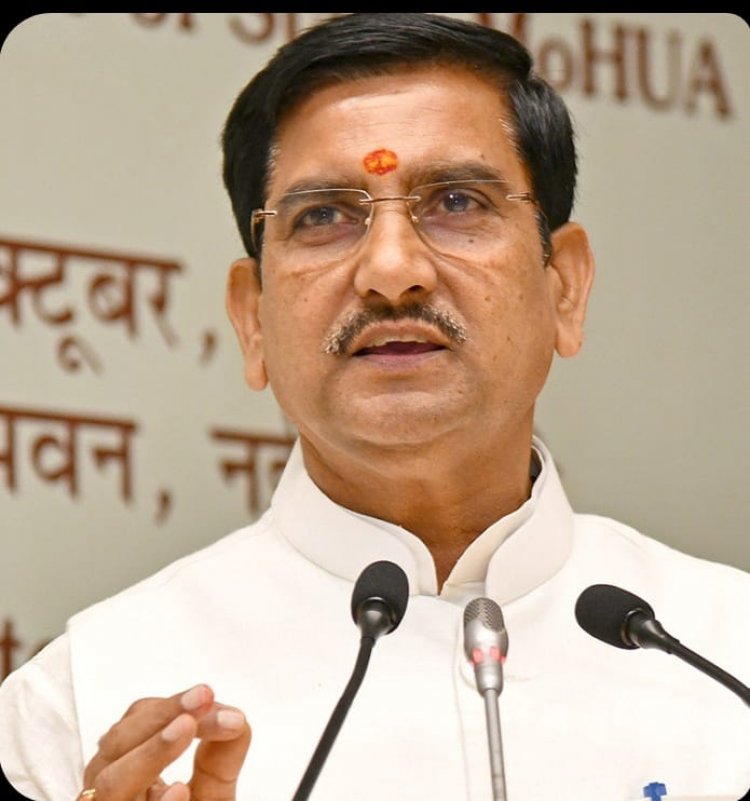 विद्यार्थियों के भविष्य से खिलवाड़ बर्दाश्त नहीं — केन्द्रीय राज्यमंत्री तोखन साहू का सख्त रुख