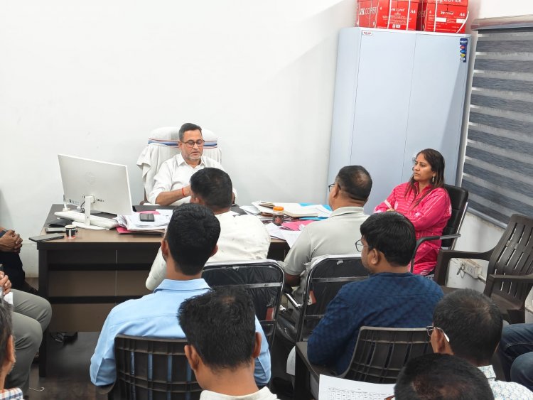 नगर निगम अपर आयुक्त विनोद पाण्डेय ने जोन 8 में राजस्व वसूली की गहन समीक्षा की