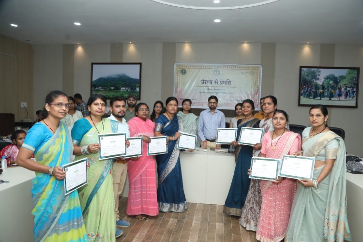 आजीविका और जल संरक्षण के क्षेत्र में उत्कृष्ट कार्य करने वाले समूह की महिलाओं ने साझा किए अनुभव* *संकेतकों पर बेहतर प्रदर्शन करने वाले हुए सम्मानित*