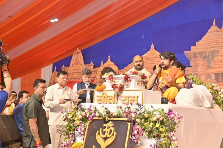 उद्योग मंत्री  लखन लाल देवांगन और भाजपा प्रदेश अध्यक्ष  किरण सिंह देव सपरिवार पहुँचे हनुमंत कथा, पूज्य महराज  धीरेंद्र कृष्ण शास्त्री जी (बागेश्वर धाम सरकार) का लिया आशीर्वाद 