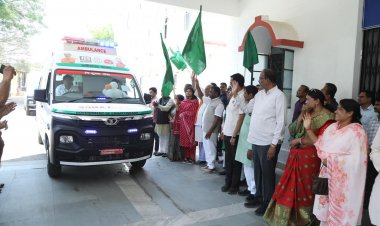 जिले में स्वास्थ्य सुविधाओं में हुआ विस्तार, मिली 14 एम्बुलेंस की सौगात विधायक श्री नेताम ने हरी झंडी दिखाकर किया रवाना