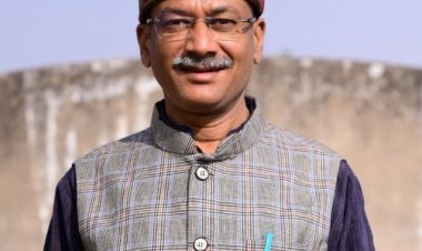 मंत्री राजवाड़े जिला अस्पताल में लापरवाही पर जितना डॉक्टर को फटकार रहे अव्यवस्था के लिये उतनी नाराजगी स्वास्थ्य मंत्री के प्रति भी जाहिर करे