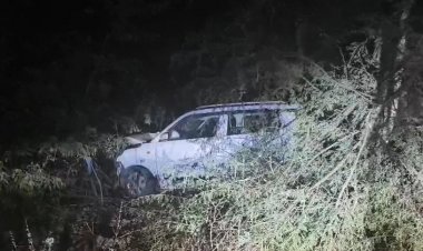 शिक्षक की मौत : अनियंत्रित होकर पेड़ से टकराई कार, घायल शिक्षक ने इलाज के दौरान तोड़ा दम……