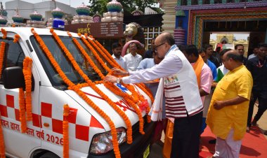 राज्यपाल  रमेन डेका ने आज गायत्री नगर रायपुर स्थित श्री जगन्नाथ मंदिर में मंदिर ट्रस्ट को एम्बुलेंस प्रदान किए।