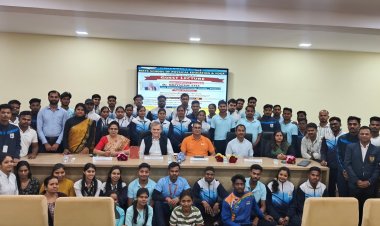 "MATS University में अंतरराष्ट्रीय अतिथि व्याख्यान: डॉ. क्रज़िस्टोफ स्टेक ने प्रस्तुत किया सूर्यनमस्कार का समग्र क्रॉस-फिटनेस अभ्यास"