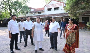 आज रायपुर दक्षिण विधायक  सुनील सोनी ने ऐतिहासिक गवर्नमेंट स्कूल, सप्रे शाला सहित बूढापारा की पुरानी शासकीय कन्या प्राथमिक शाला के पुराने भवन का निरीक्षण अधिकारियों सहित किया।