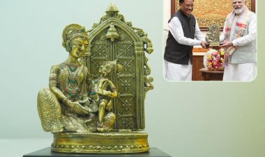 मुख्यमंत्री साय ने प्रधानमंत्री मोदी से की मुलाकात, भेंट की बेल मेटल निर्मित ‘माता कौशल्या के राम’ की कलाकृति
