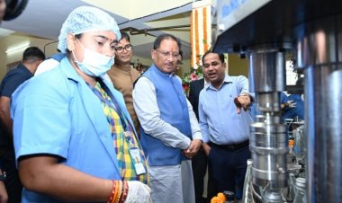 लखपति दीदी योजना को मिली रफ़्तार: रायपुर के हाईटेक वाटर प्लांट से महिलाएं कमा रहीं हर महीने 15 हजार तक मानदेय