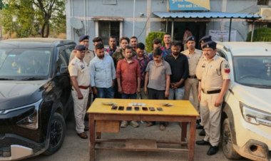 बाराती बनकर पहुंची पुलिस ने आठ जुआरियों को किया गरफ्तार