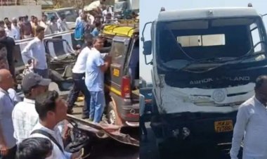 ACCIDENT:-वैन और सीमेंट मिक्सर गाड़ी की जोरदार टक्कर, 11 लोगों की मौत, दो घायल