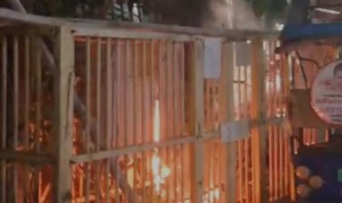 RAIPUR :- नवभारत चौक कंकाली पारा में ट्रांसफार्मर में लगी आग, इलाके में मची अफरा-तफरी