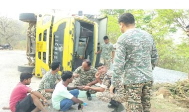 अनियंत्रित तेज रफ्तार हाईवा पलटी 3 घायल