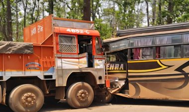 बस-ट्रक के आमने-सामने की भिड़ंत में 17 यात्री घायल, 3 गंभीर