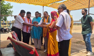 ग्राम पंचायत डाही में शेड निर्माण कार्य का भूमि पूजन संपन्न, डीपेंद्र साहू ने कहा कि शिक्षा के क्षेत्र में आधारभूत सुविधाओं का विकास अत्यंत आवश्यक है।