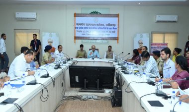 राज्यपाल रमेन डेका ने ली रायपुर जिले में विकासखंड स्तरीय समीक्षा बैठक