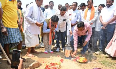 केशलुर में मुरिया समाज भवन,सामुदायिक भवन एवं सड़क कार्य का सांसद महेश कश्यप, विधायक विनायक गोयल ने किया भूमिपूजन 