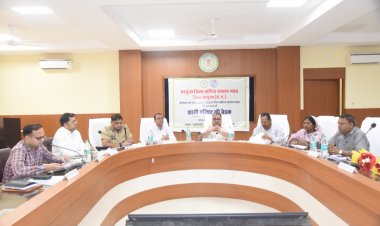 कैबिनेट मंत्री  राजेश अग्रवाल की मौजूदगी में डीएमएफ शासी परिषद की बैठक