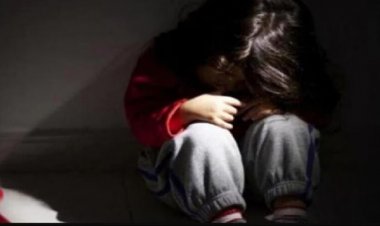 शर्मनाक वारदात: 3 साल की बच्ची को बहलाकर ले गया नशेड़ी युवक, हाथ-पैर बंधी मिली मासूम, जनता में आक्रोश