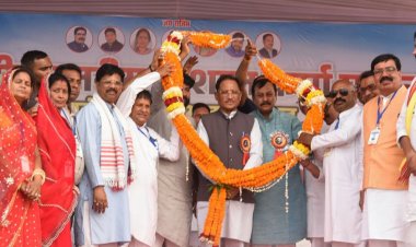 छत्तीसगढ़ में सामूहिक विवाह बना सामाजिक एकता का उत्सव, मुख्यमंत्री ने 13 नवदंपतियों को दिया आशीर्वाद