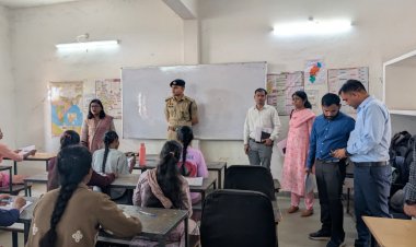 कलेक्टर और एसपी ने लक्ष्य कोचिंग सेंटर में युवाओं से किया संवाद प्रतियोगी परीक्षाओं की तैयारी को लेकर दिए महत्वपूर्ण टिप्स