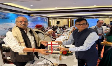 पहलगाम में एस्टीमेट कमेटी की बैठक: सांसद बृजमोहन ने जम्मू-कश्मीर के विकास और बैंकिंग कार्यप्रणाली पर उठाए सवाल